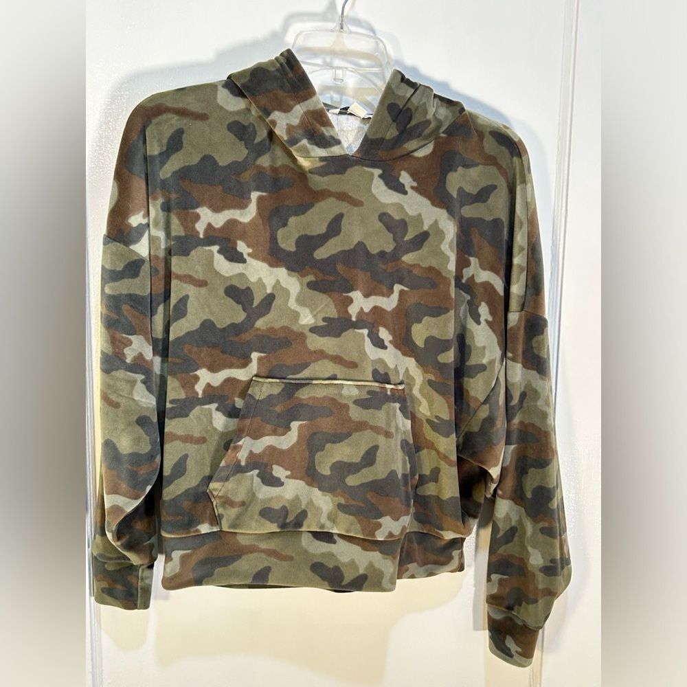 American Eagle Outfitters  XS Pullover Gr/Br Camo Pullover Sweatshirt With Hood